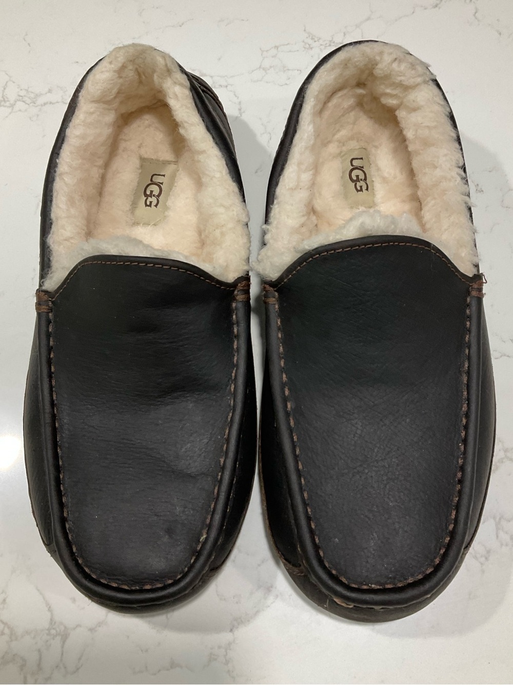 UGG Ascot Leather Moccasin Slippers Men’s Size 8 Black Shearling Lined